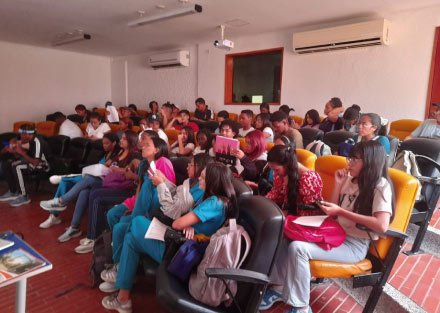 se-desarrollo-con-exito-el-conversatorio-corporativo-sobre-conversion-cambio-y-libertad
